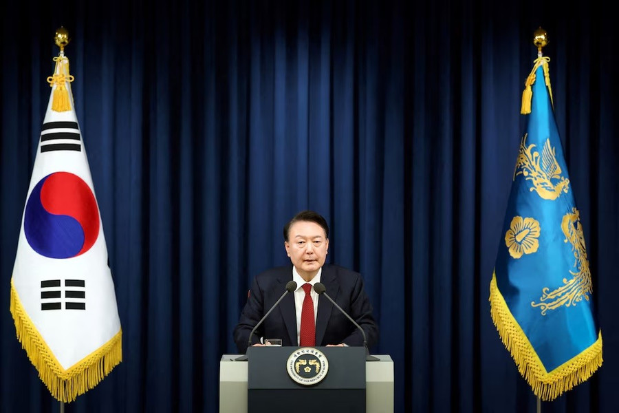 Tổng thống Hàn Quốc Yoon Suk Yeol phát biểu ban bố thiết quân luật tại Seoul, Hàn Quốc. phia-sau-lenh-thiet-quan-luat-bat-ngo-cua-tong-thong-han-quoc-1.jpg