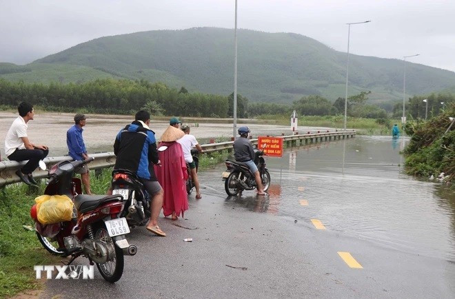 thu-tuong-yeu-cau-chu-dong-ung-pho-khac-phuc-nhanh-hau-qua-mua-lu-o-trung-bo-3.jpg