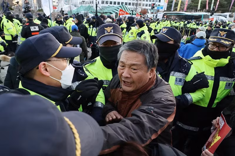 Người biểu tình yêu cầu Tổng thống Hàn Quốc từ chức. Ảnh: Han Myung-Gu/EPA.