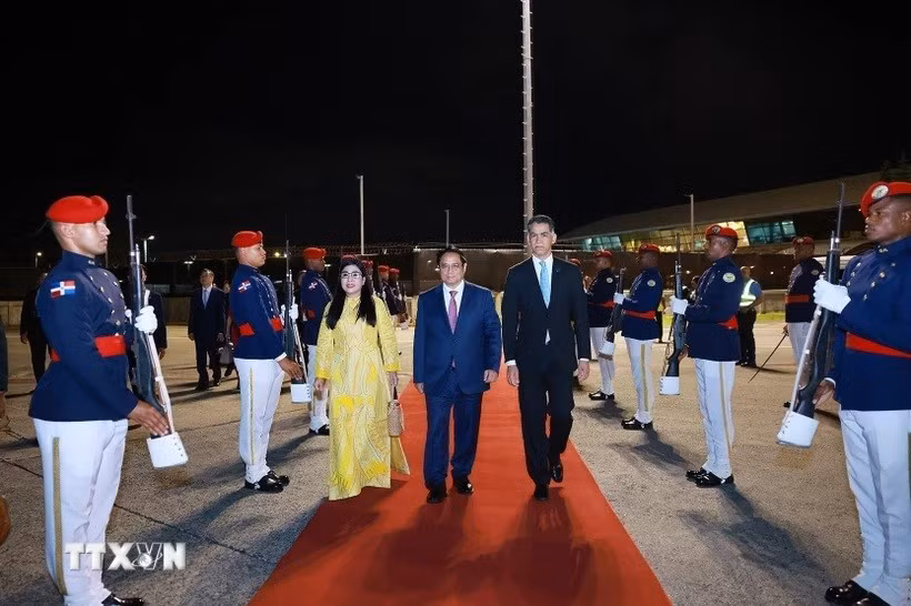 Lễ tiễn Thủ tướng Phạm Minh Chính và Phu nhân tại Sân bay Las Américas, thủ đô Santo Domingo. (Ảnh: Dương Giang/TTXVN) 