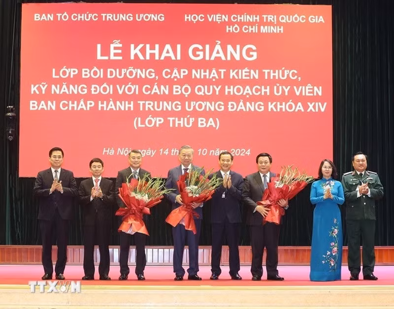 le-khai-giang-lop-boi-duong-can-bo-quy-hoach-uy-vien-bch-tw-dang-khoa-xiv014-1866.jpg