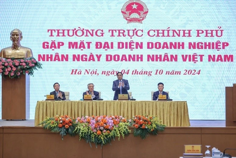 Thủ tướng Phạm Minh Chính chủ trì cuộc gặp mặt các đại diện doanh nghiệp nhân Ngày Doanh nhân Việt Nam - Ảnh: VGP/Nhật Bắc 