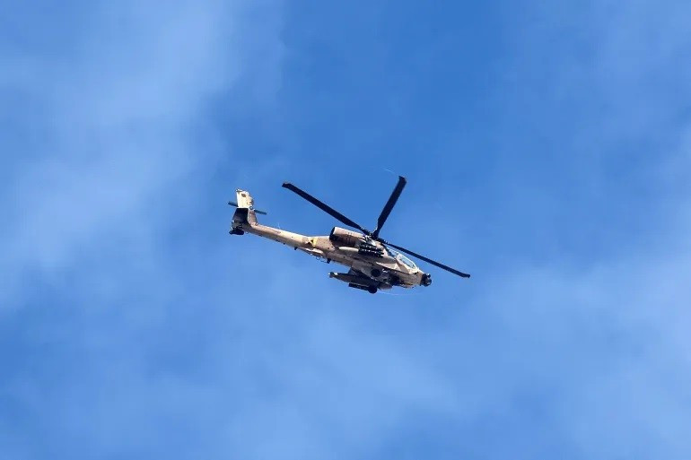 Một chiếc trực thăng tấn công Apache của Israel gần Dải Gaza ngày 28/11. Ảnh: Jack Guez/AFP.