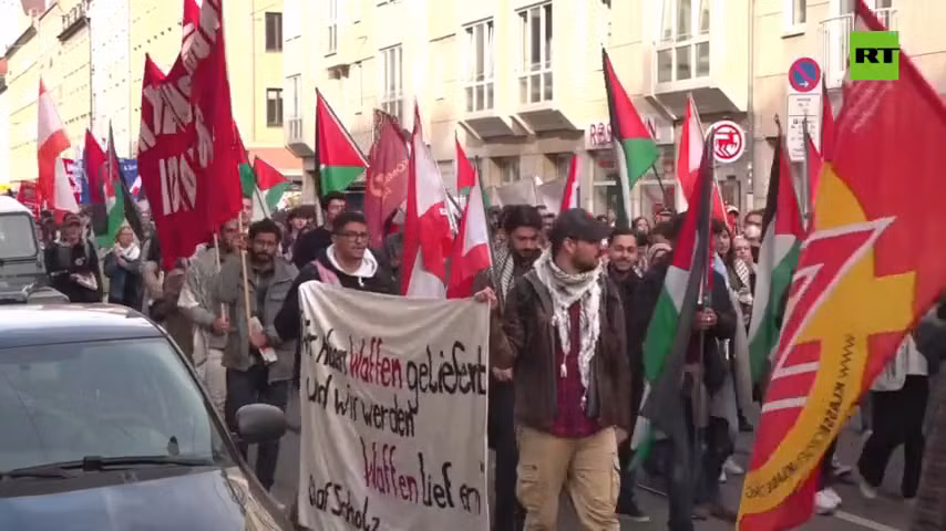 Hàng ngàn người phản đối sự can dự của Đức vào xung đột Ukraine