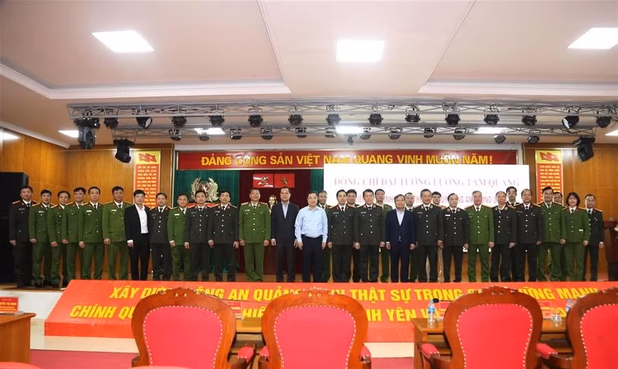 Các đại biểu dự buổi làm việc