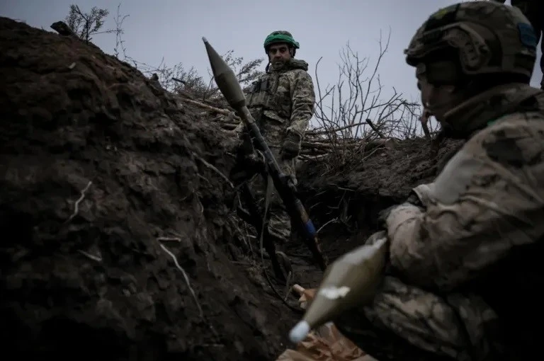 Binh lính Ukraine tham gia một cuộc tập trận quân sự ở khu vực Donetsk. Ảnh: Quân đội Ukraine/EPA.