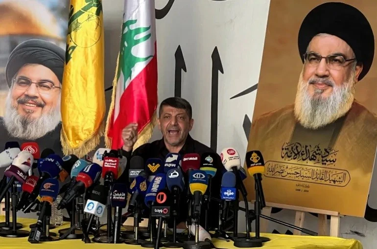 Người đứng đầu văn phòng truyền thông của Hezbollah Mohammad Afif phát biểu tuần trước. Ảnh: Haider Kadhim/Reuters.