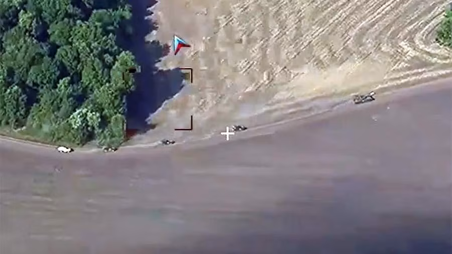 Video Tornado-S hủy diệt đoàn xe bọc thép đối phương ở Kursk