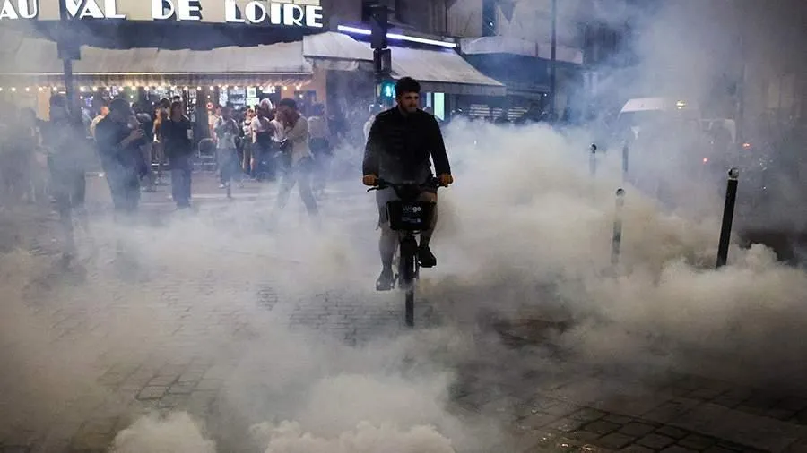 Quang cảnh biểu tình ở Pháp. Ảnh: Reuters.