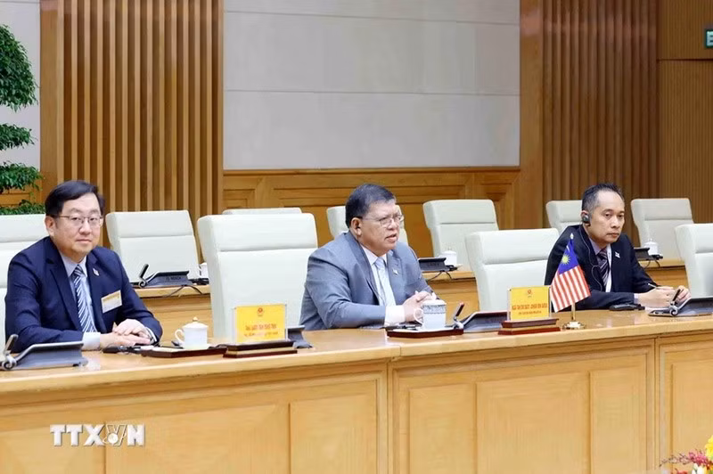 thu-tuong-chinh-phu-pham-minh-chinh-hoi-kien-chu-tich-ha-vien-malaysia4-91-9879.jpg