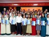 Lãnh đạo Sở GD&ĐT TP Huế trao quyết định thuyên chuyển các giáo viên, nhân viên năm học 2025-2026.