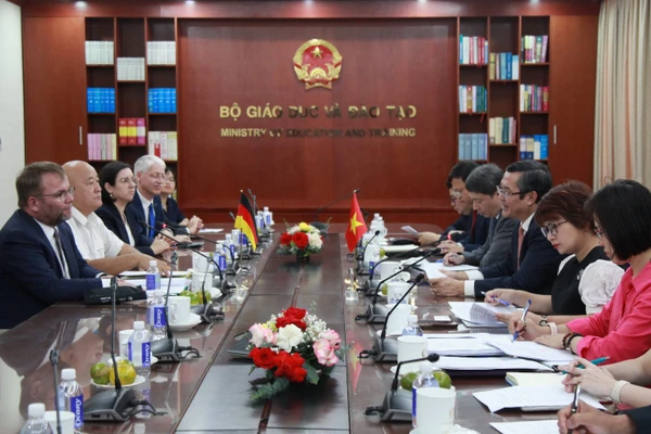 Quang cảnh buổi làm việc.