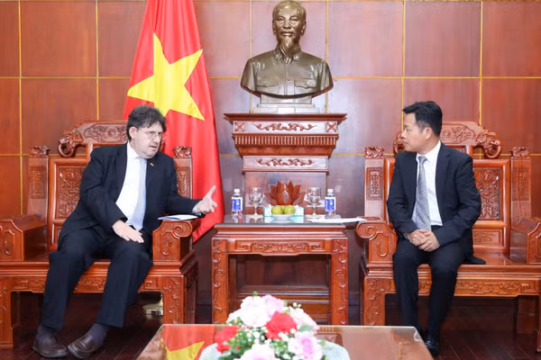 Thứ trưởng Lê Quân tiếp Đại sứ Philipp Agathonos.