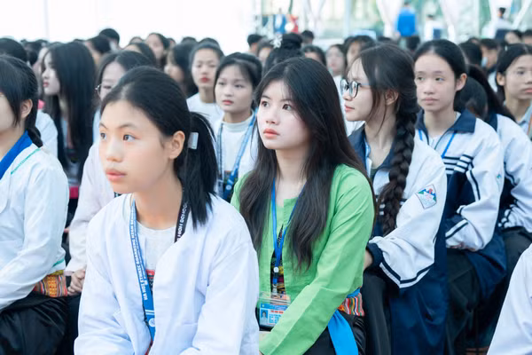 Học sinh Trường Phổ thông Dân tộc nội trú Hà Nội.
