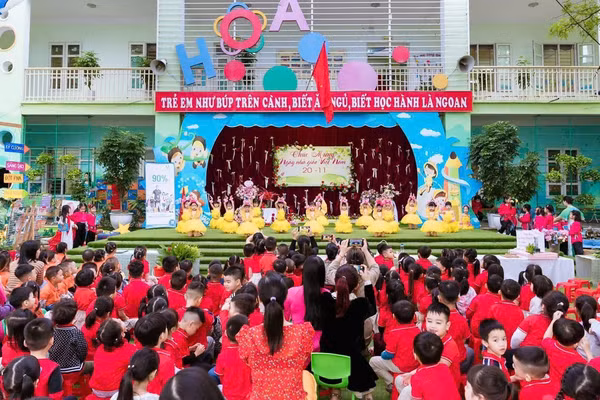 Tiết mục văn nghệ chào mừng ngày Nhà giáo Việt Nam 20/11 của các bé Trường Mầm non Hạnh Phúc, phường Hạ Long. 