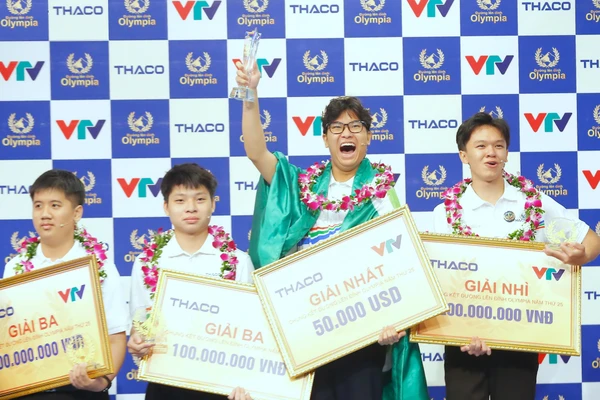 Chàng trai 'siêu dễ thương' mang vòng nguyệt quế Olympia về Hà Nội