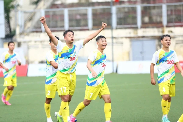 Một trận đấu tại giải.