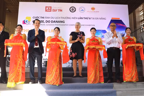 Khai mạc triển lãm tác phẩm ảnh nghệ thuật: Hương vị của cuộc sống.