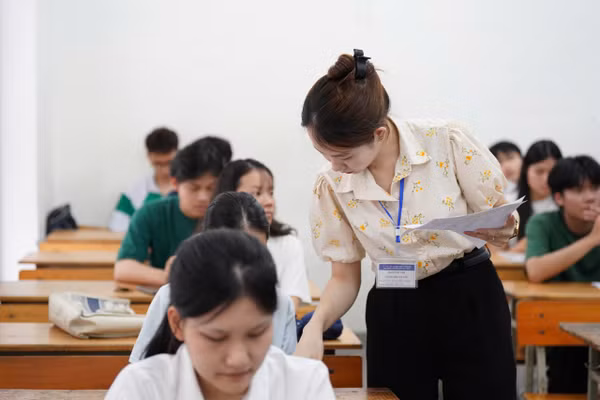 Gợi ý đáp án môn Vật lí Kỳ thi tốt nghiệp THPT 2026