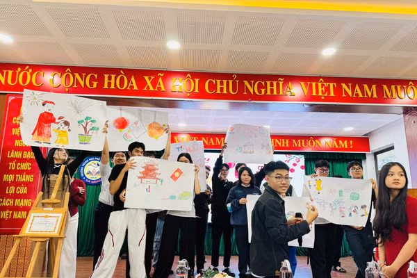 Một buổi sinh hoạt CLB tiếng Anh của học sinh Trường THPT Sơn Trà (Đà Nẵng). 