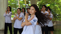 Hàng trăm tân học sinh 'cháy' cùng điệu nhảy flashmob 