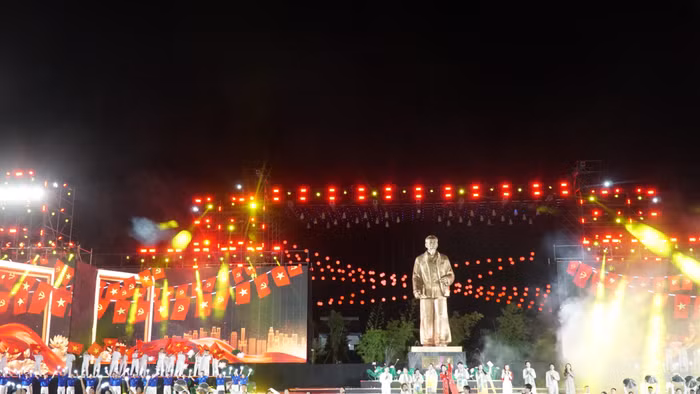 Khai mạc Lễ hội Làng Sen năm 2026 tại sân vận động Làng Sen (Kim Liên, Nghệ An). Ảnh: Hồ Lài