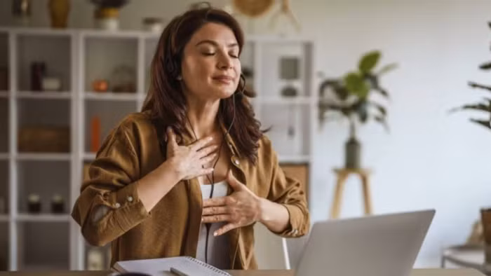 Sức khỏe tinh thần không phải lúc nào cũng xuất hiện dưới dạng kịch tính, nhưng nó âm thầm tích tụ qua căng thẳng, mệt mỏi và áp lực liên tục. (Ảnh: ITN).