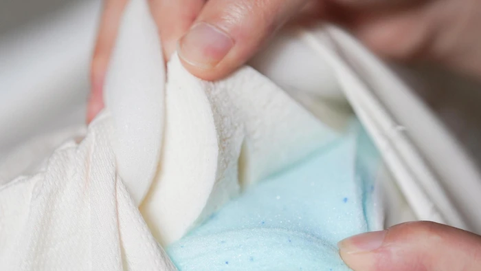 Theo thời gian, nệm sẽ tích tụ mạt bụi, các tế bào da chết, mồ hôi và những thứ khác có thể gây dị ứng và hen suyễn. (Ảnh: ITN)