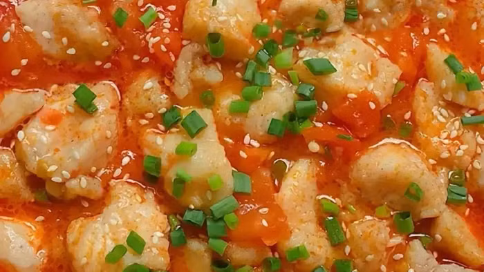 Cá phi lê sốt cà chua, vừa ngon miệng vừa có tác dụng giải nhiệt. (Ảnh: ITN)