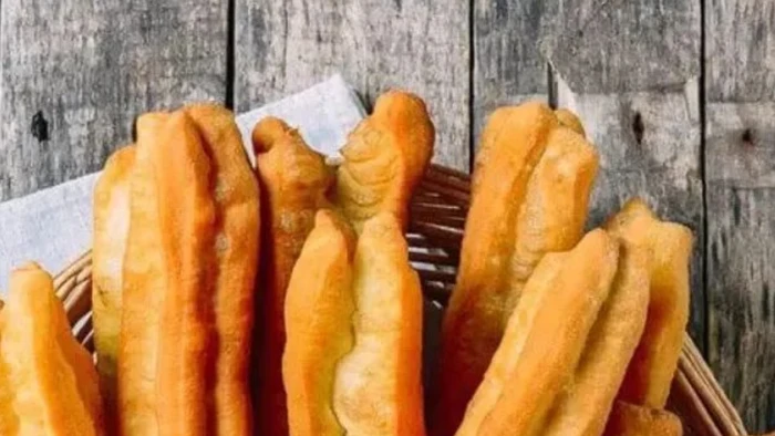 Thường xuyên ăn thức ăn chiên không chỉ dễ gây béo phì mà còn dẫn đến tích tụ mỡ trong cơ thể, ảnh hưởng đến chuyển hóa và nội tiết, từ đó làm tăng tốc độ lão hóa của cơ thể. (Ảnh: ITN)