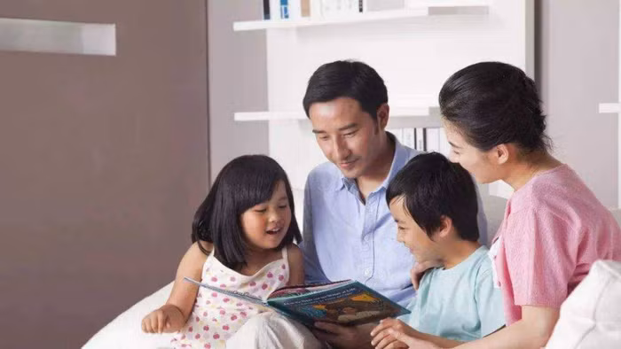 Giao tiếp giữa cha mẹ và con cái, quá trình tưởng chừng đơn giản nhưng thực ra rất phức tạp, thường ẩn chứa nhiều sai lầm không ai biết đến. (Ảnh: ITN).