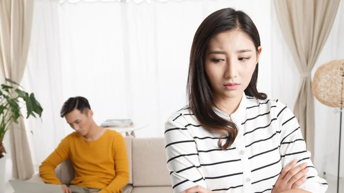 Có những người đàn ông dần dần mất đi tình yêu và sự quan tâm đối với vợ trong hôn nhân. (Ảnh: ITN)