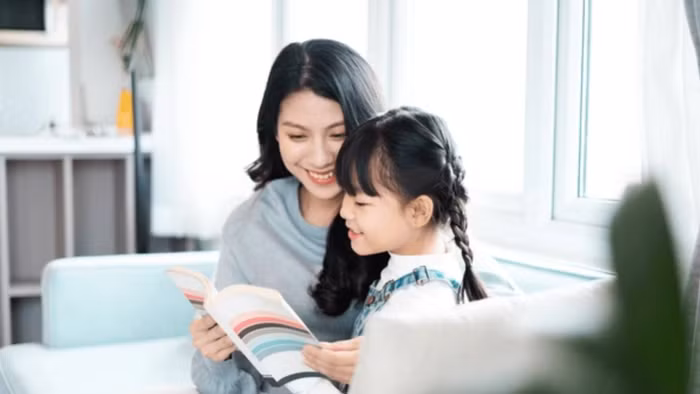 Cha mẹ ly hôn hoặc vắng mặt có thể gây tổn thương đến mối quan hệ gắn bó. (Ảnh: ITN).