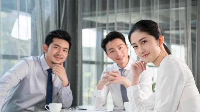 Khi đối mặt với những yêu cầu công việc không hợp lý từ đồng nghiệp, đừng dễ dàng đồng ý chỉ vì tình cảm. (Ảnh: ITN).