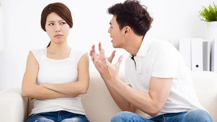 Nếu vợ chồng căng thẳng vì chuyện báo cáo khiến tình cảm bị ảnh hưởng, thì việc báo cáo chẳng còn ý nghĩa gì. (Ảnh: ITN)