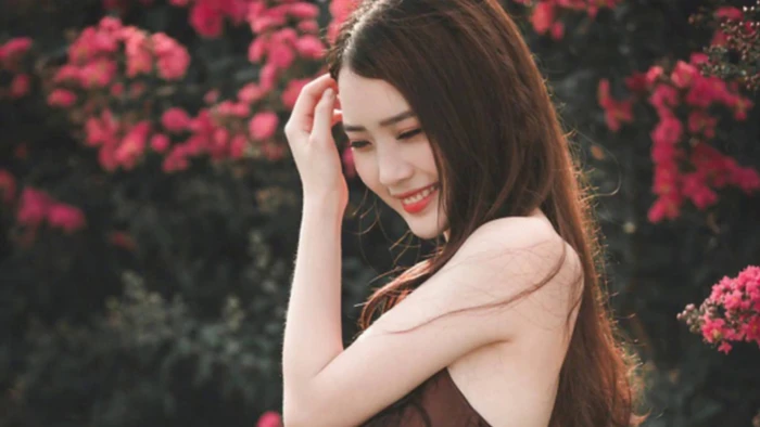 Những cô gái sở hữu nhan sắc vượt trội đôi khi phải trải qua cảm giác cô đơn. (Ảnh: ITN).