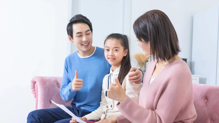Thành tích của trẻ giống như hoa mùa xuân, tự nhiên nở rộ, không cần phải khoe khoang một cách quá mức. (Ảnh: ITN).
