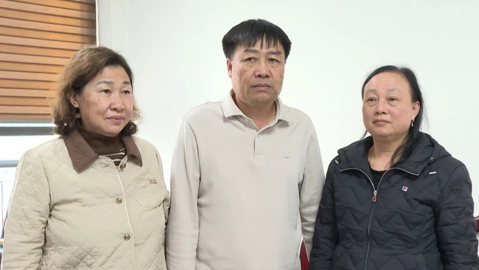 Các bị can Vũ Thị Hường, Nguyễn Xuân Biên và Lê Thị Ban (từ phải qua).