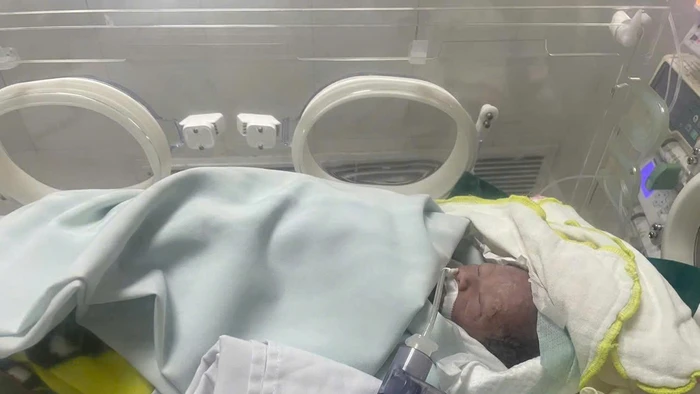 Trẻ sơ sinh bị bỏ rơi được cứu sống kịp thời.