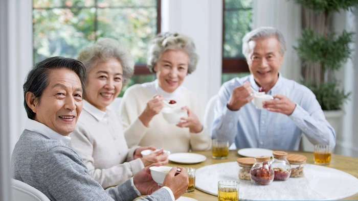 Sau 40 tuổi, mỗi năm cơ thể sẽ mất đi khoảng 0,3%-0,5% chất lượng xương. (Ảnh: ITN).