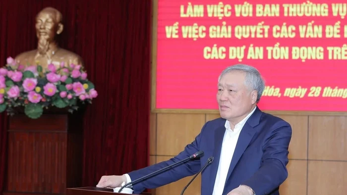 Phó Thủ tướng Thường trực Chính phủ Nguyễn Hòa Bình phát biểu tại buổi làm việc. 