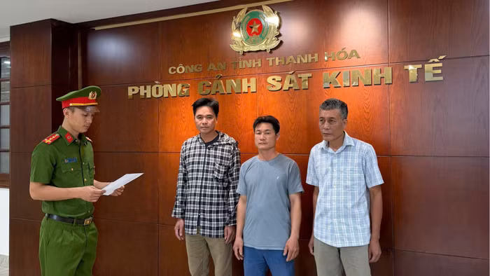 3 người đàn ông mua bán lợn dịch bị khởi tố.