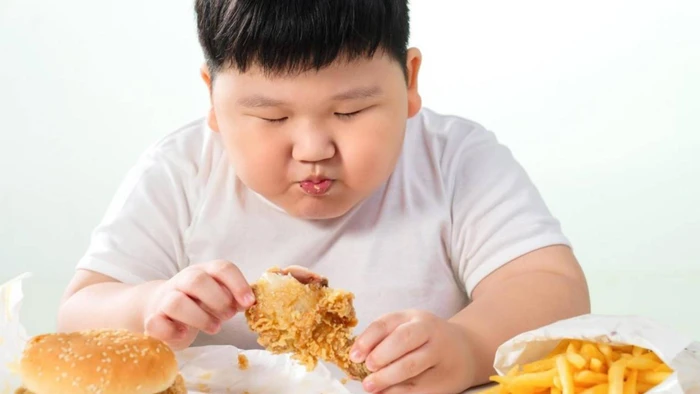 Béo phì ở trẻ em có thể làm tăng nguy cơ mắc các bệnh mãn tính trong tương lai. (Ảnh: ITN).