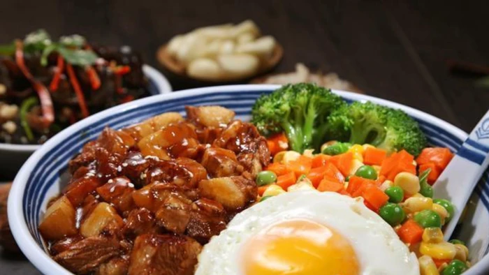 Các phương pháp nấu ở nhiệt độ cao tạo ra những chất có hại. (Ảnh: ITN)