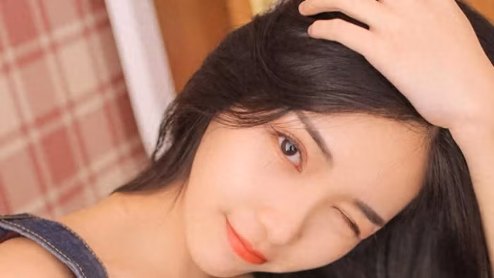 Theo đuổi phụ nữ, chỉ tốt với cô ấy thôi thực ra không mang lại nhiều hiệu quả. (Ảnh: ITN).