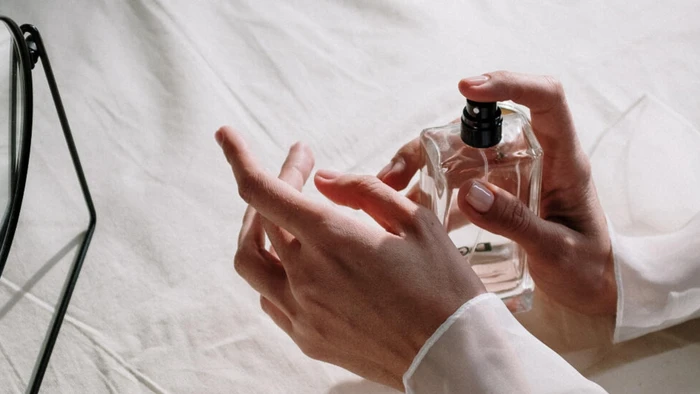 Nếu sử dụng hương thơm nhân tạo lâu dài, dù là liều nhỏ, tích lũy lâu dài cũng có thể gây hại cho sức khỏe. (Ảnh: ITN)