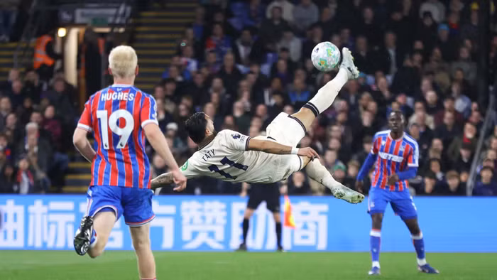 West Ham lỡ cơ hội ‘tiễn’ Tottenham khỏi Ngoại hạng Anh