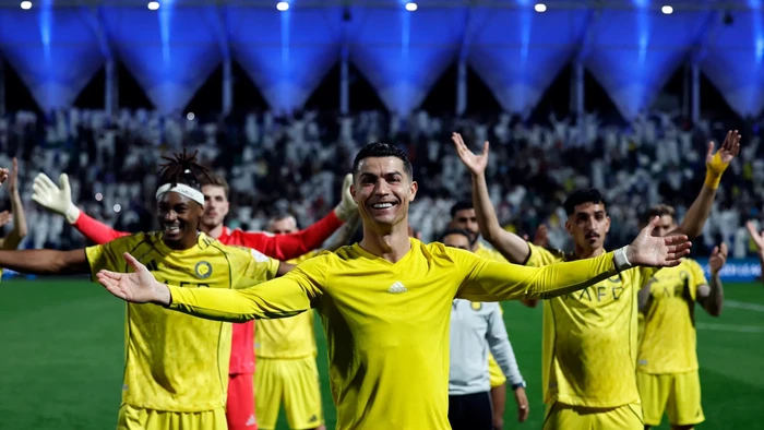 Ronaldo bùng nổ sau ‘nổi loạn’: Hết giận rồi thương?