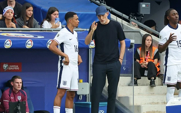 Trent Alexander-Arnold nhận “cú đúp” tin xấu