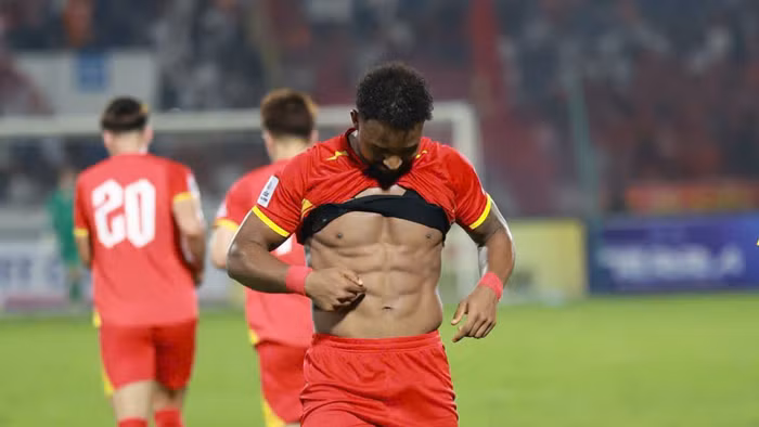 Sút tung lưới Malaysia, Xuân Son ăn mừng khác lạ